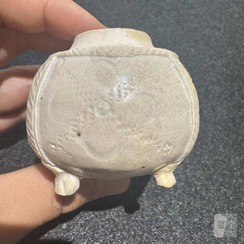 明 白釉印花绳纹水盂 - 图5